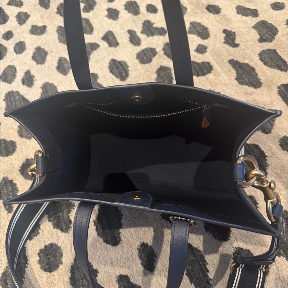 Coach Field Tote 30 - Picture 3 of 11
